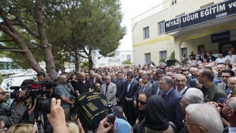 İzmir Büyükşehir Belediyesi eski Başkanı Burhan Özfatura'ya son görev