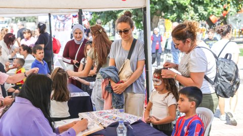 Bayraklı Belediyesi'nden Karikatür ve Çocuk Şenliği