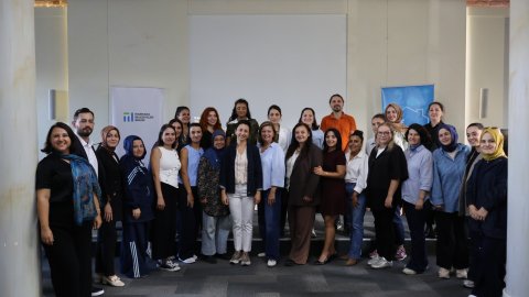 İzmit Belediyesi kitap okuma kültürünü güçlendiren atölyede yer aldı