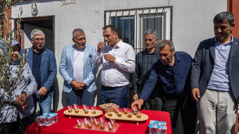 Ömer Eşki, Kayadibi’nde bal hasadına katıldı