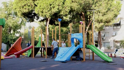 Bayraklı Belediyesi 28 parkı baştan sona yeniliyor