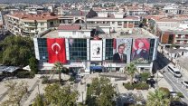 Menderes Belediyesi'nden öğrencilere kırtasiye desteği