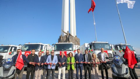 Karşıyaka Belediyesi araç filosuna 17 çöp kamyonu daha kattı