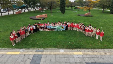 İzmit Belediyesi'nden öğrencilerle Dünya Yürüyüş Günü etkinliği