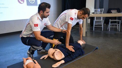 Bornova Belediyesi'nden yetişkinlere çocuk ilk yardımı eğitimi 