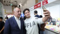 Tahir Büyükakın'dan 1 milyon 59 bin 347 kitapsevere teşekkür