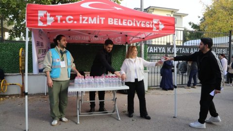 İzmit Belediyesi KPSS Ortaöğretim Sınavına giren adayları yalnız bırakmadı