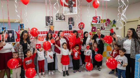 Bornova'da Cumhuriyet Bayramı coşkusu çocuklarla başladı