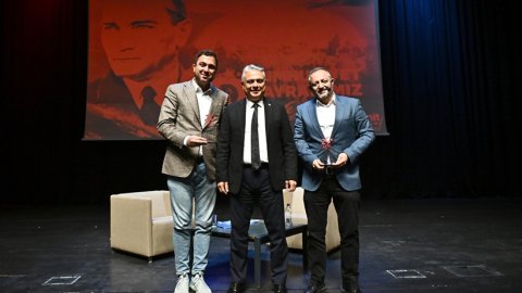 Muratpaşa Belediyesi Erdem Atay ve Engin Balım'ı konuk etti