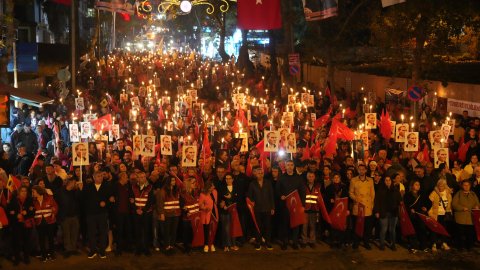 Kartal Belediyesi'nin 29 Ekim kutlamaları ve Selçuk Balcı konserinden kareler